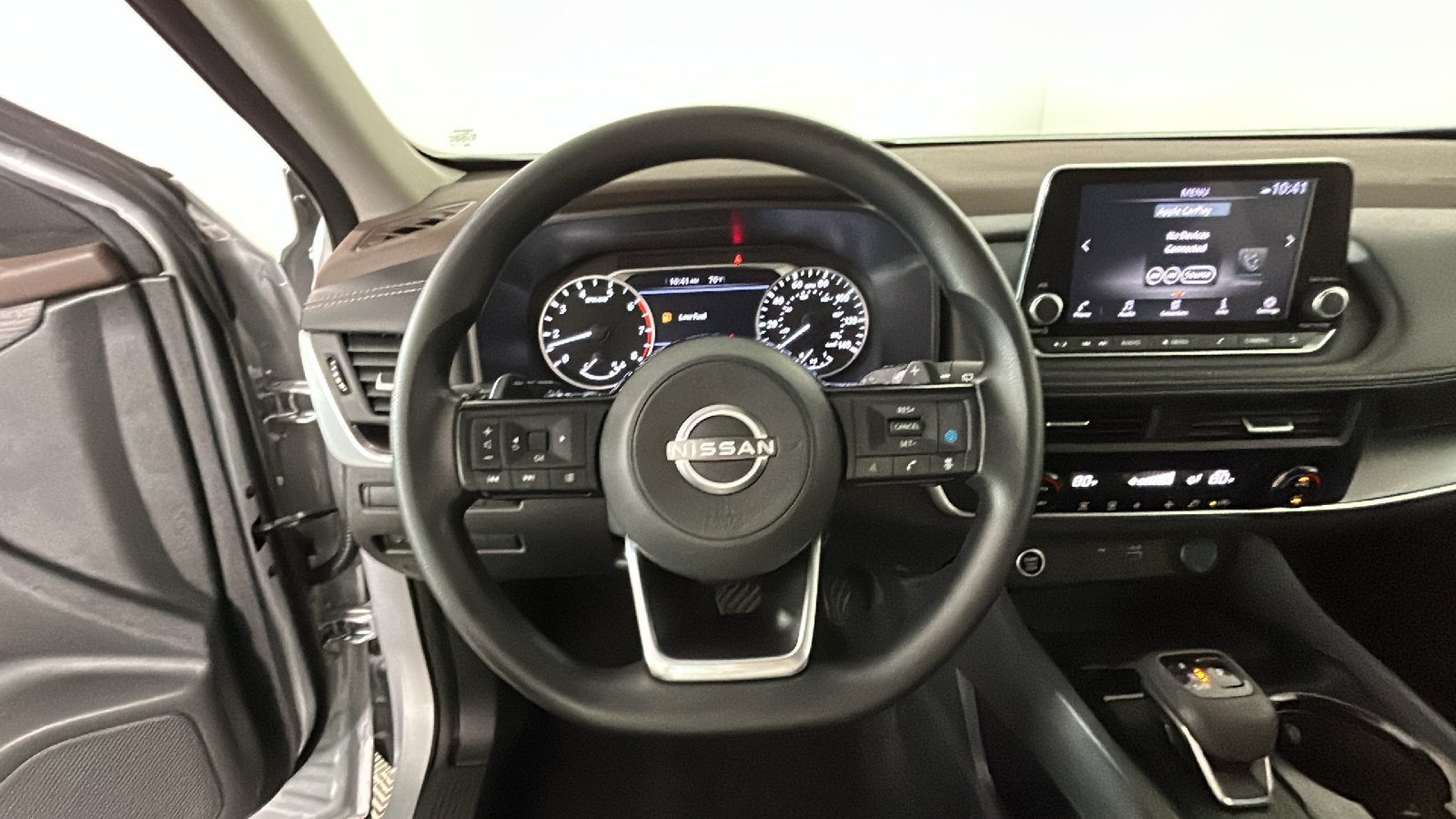 Used 2023 Nissan Rogue SV AWD/4WD image 18