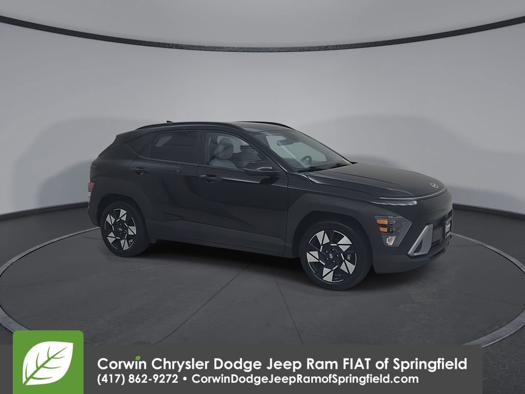 Used 2025 Hyundai Kona SEL image 2