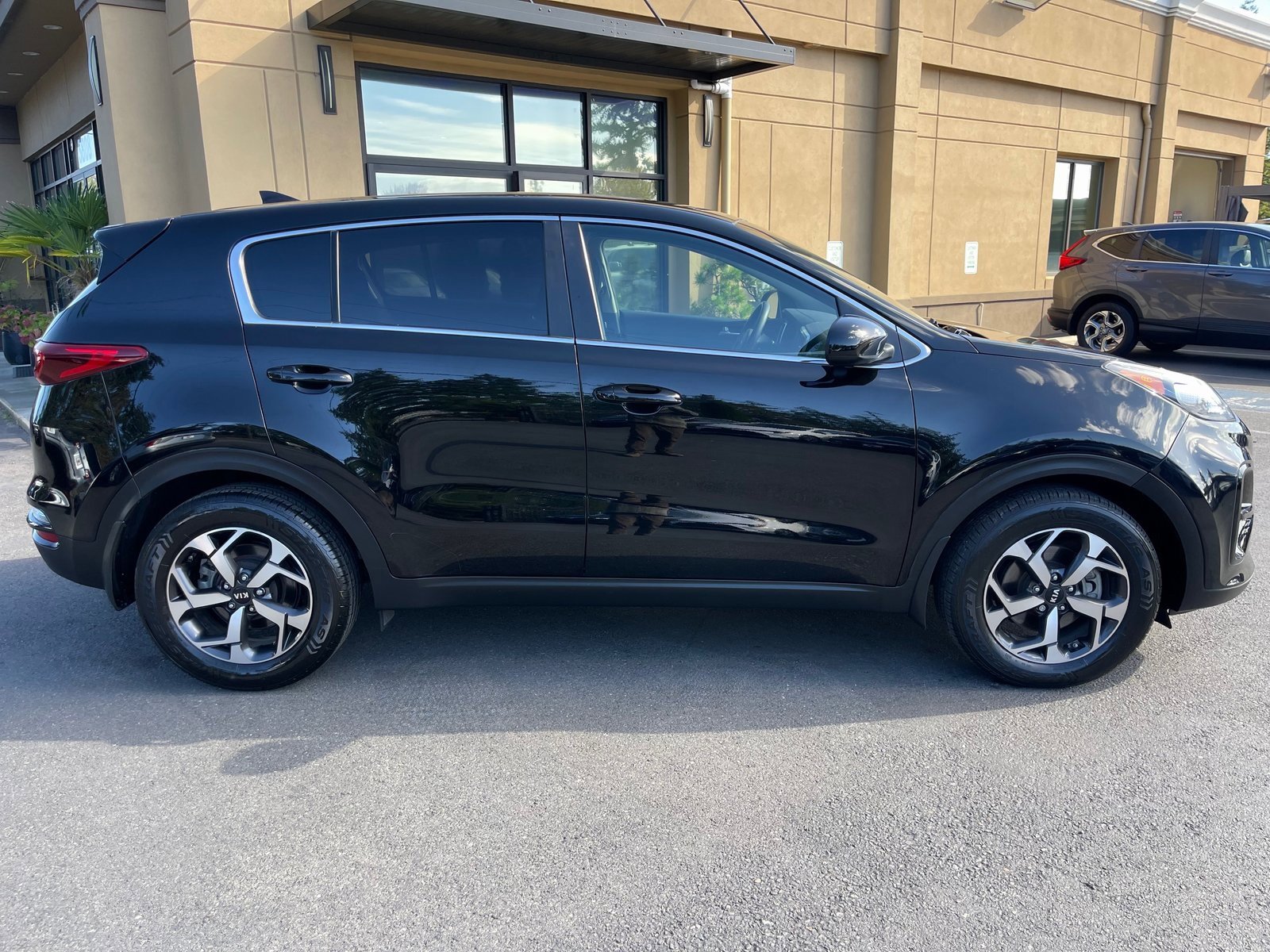 Used 2020 Kia Sportage LX image 8