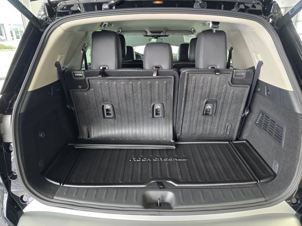 Used 2025 Nissan Pathfinder SL image 16