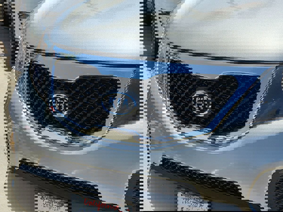 Used 2013 Kia Sorento LX w/ Third Row Pkg image 9