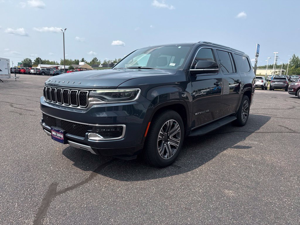 Used 2024 Jeep Wagoneer L Series II w/ Flexible Seating Group AWD/4WD image 11