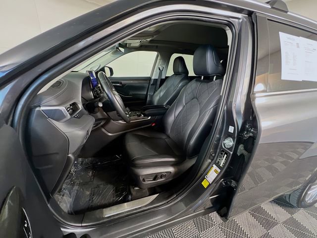 Used 2023 Toyota Highlander Platinum image 14