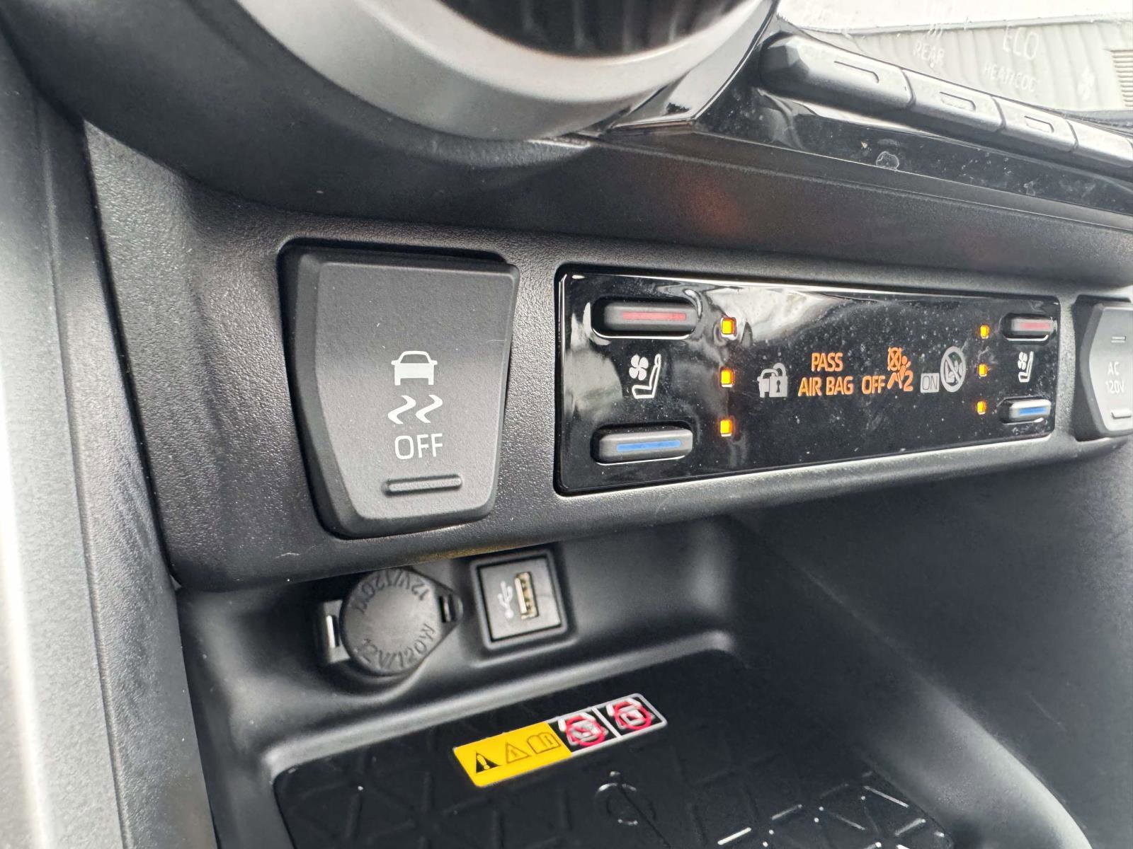 Used 2024 Toyota RAV4 XSE w/ Premium Package image 33