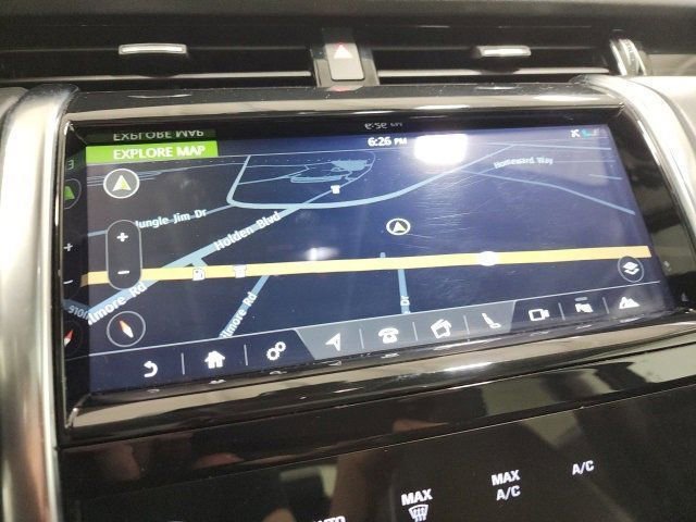 Used 2020 Land Rover Discovery Sport SE image 3