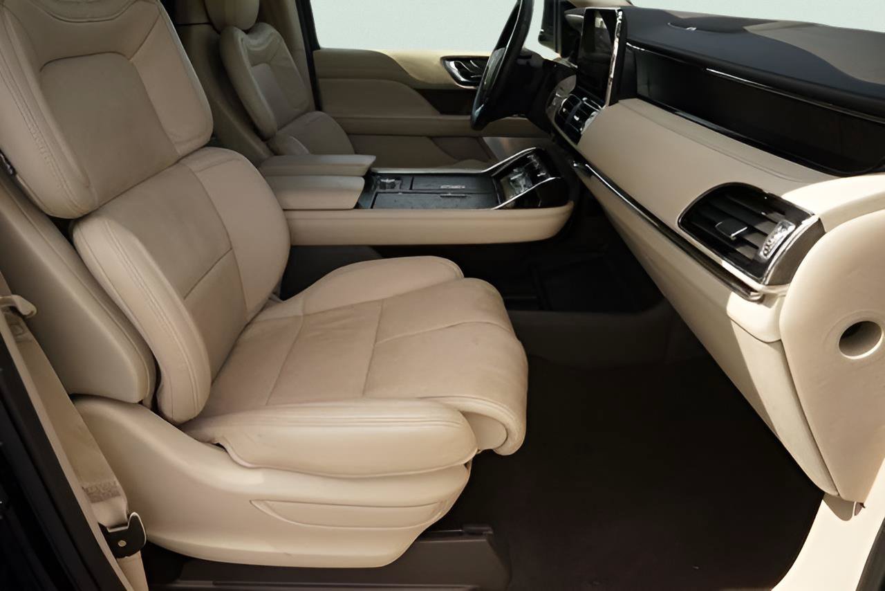 Used 2020 Lincoln Navigator L Reserve w/ Equipment Group 208A Reserve AWD/4WD image 21