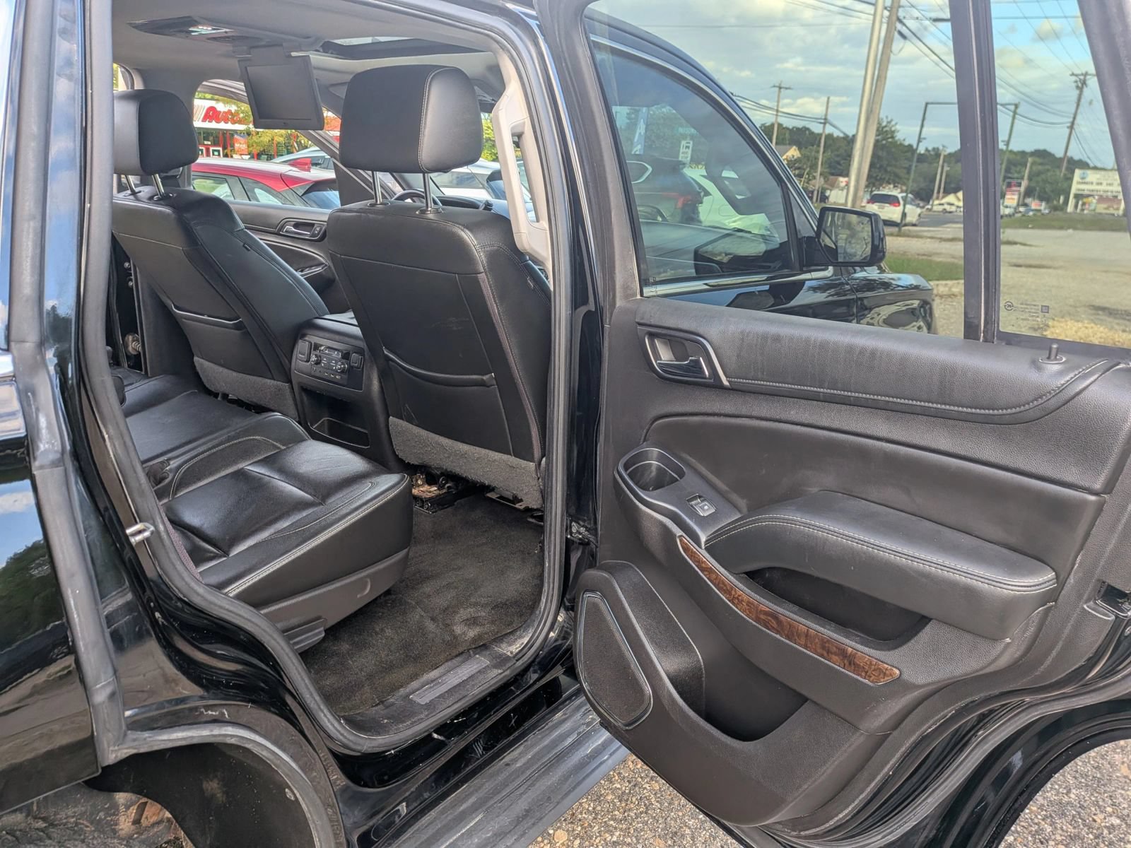 Used 2017 Chevrolet Tahoe LT AWD/4WD image 37