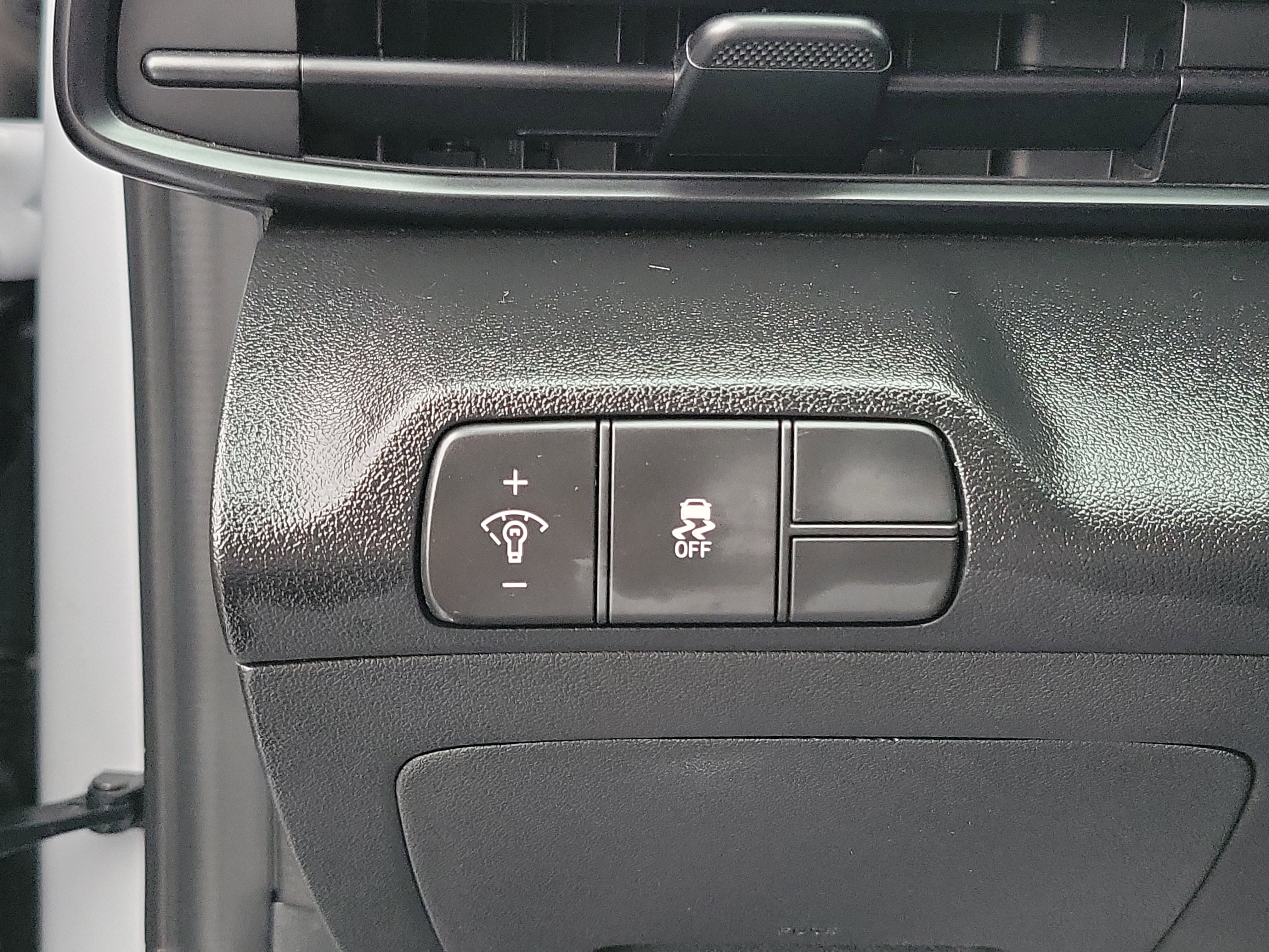 Certified 2025 Hyundai Elantra Sport w/ Cargo Package image 16