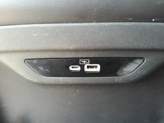 Used 2023 Chrysler Pacifica Limited FWD image 32