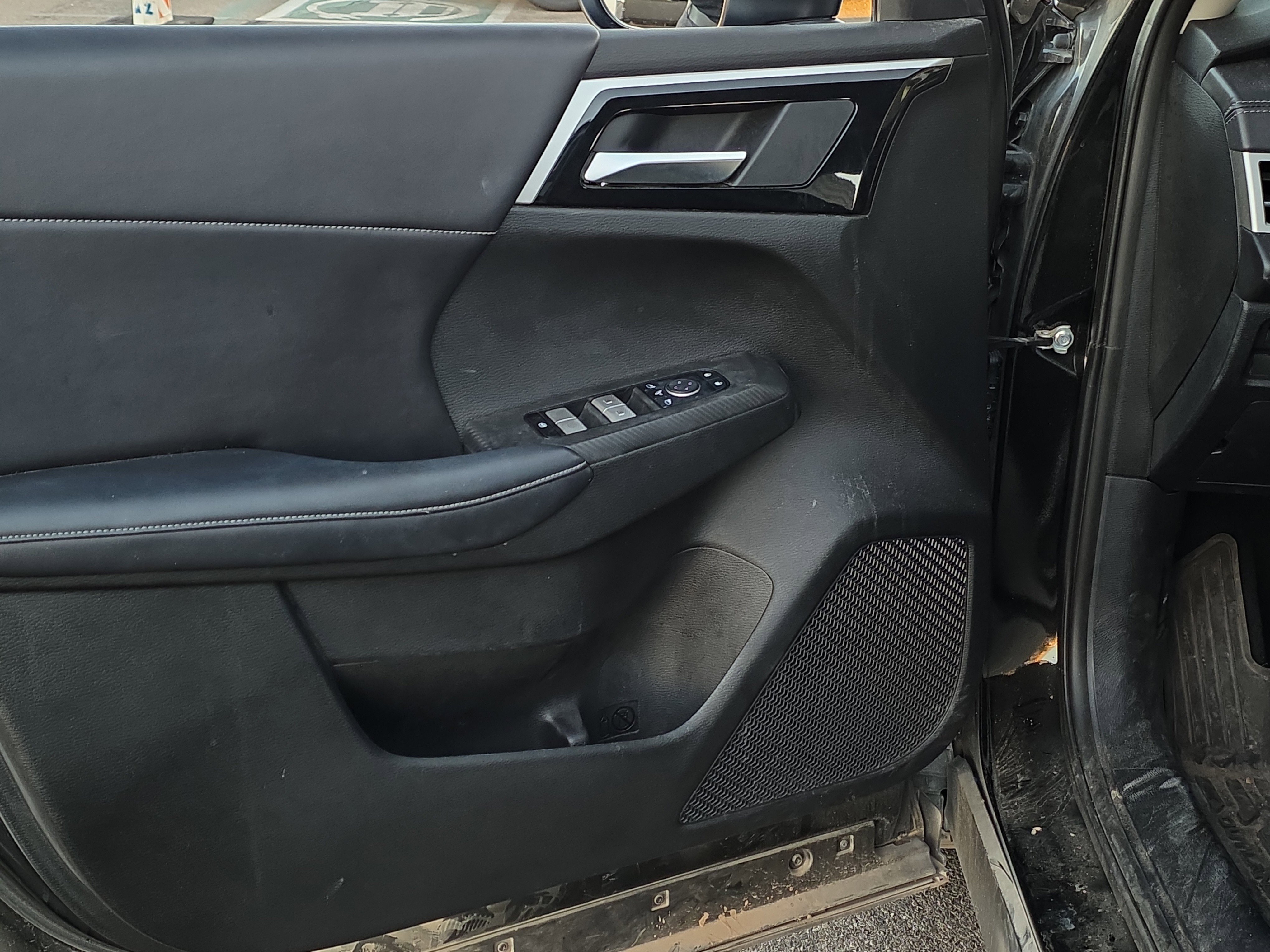 Used 2024 Mitsubishi Outlander SE image 6