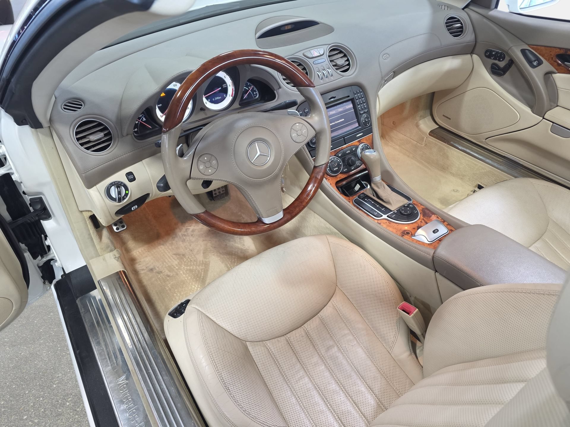 Used 2011 Mercedes-Benz SL 550 image 16
