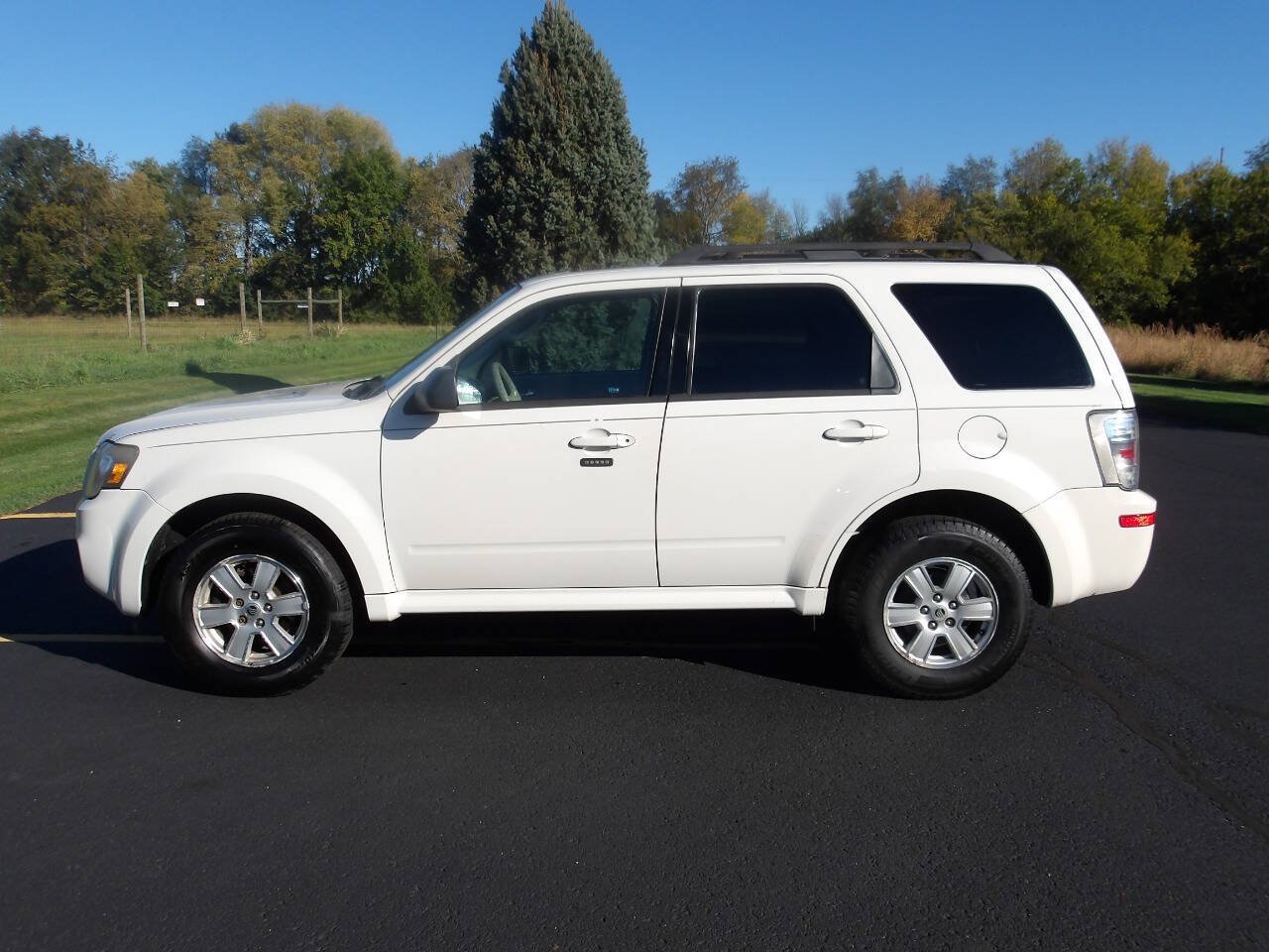 Used 2010 Mercury Mariner 2WD image 10