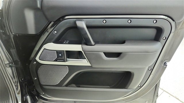 Used 2024 Land Rover Defender 110 S image 22
