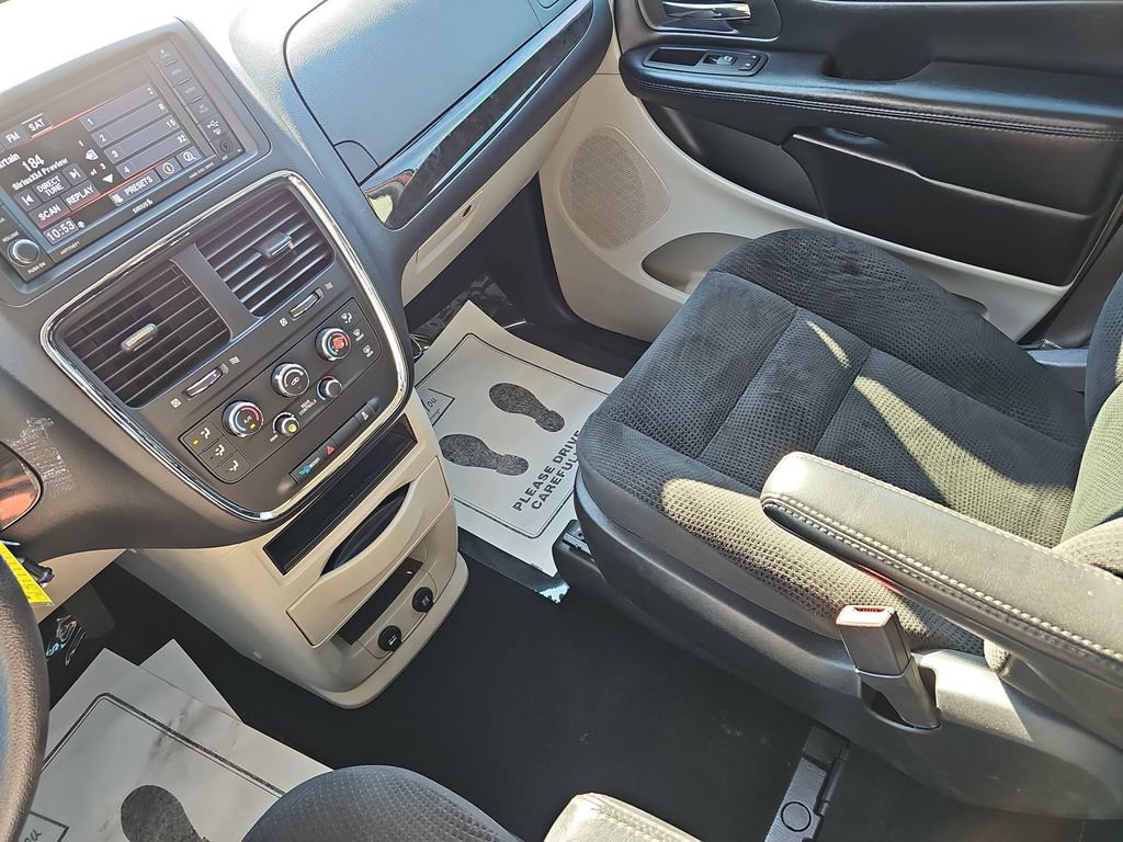 Used 2020 Dodge Grand Caravan SE w/ UConnect Hands-Free Group image 28