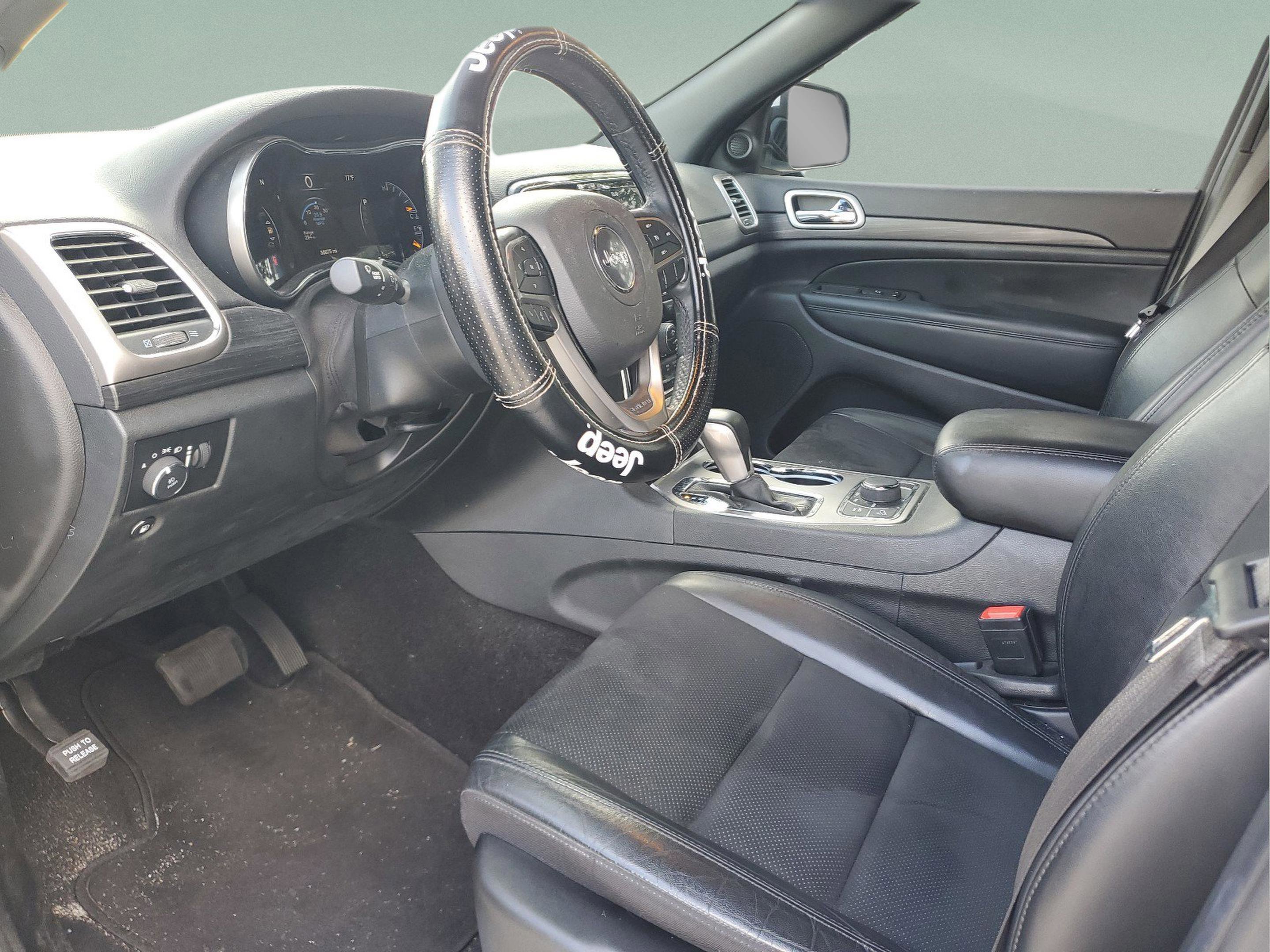 Certified 2022 Jeep Grand Cherokee Laredo X image 19