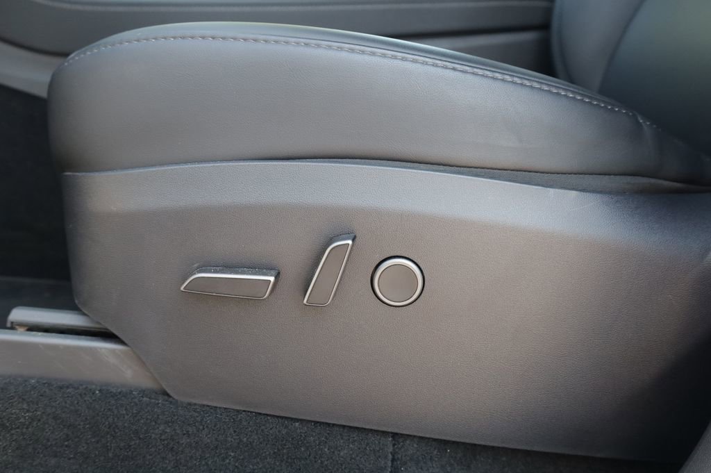Used 2023 Tesla Model Y Long Range AWD/4WD image 12