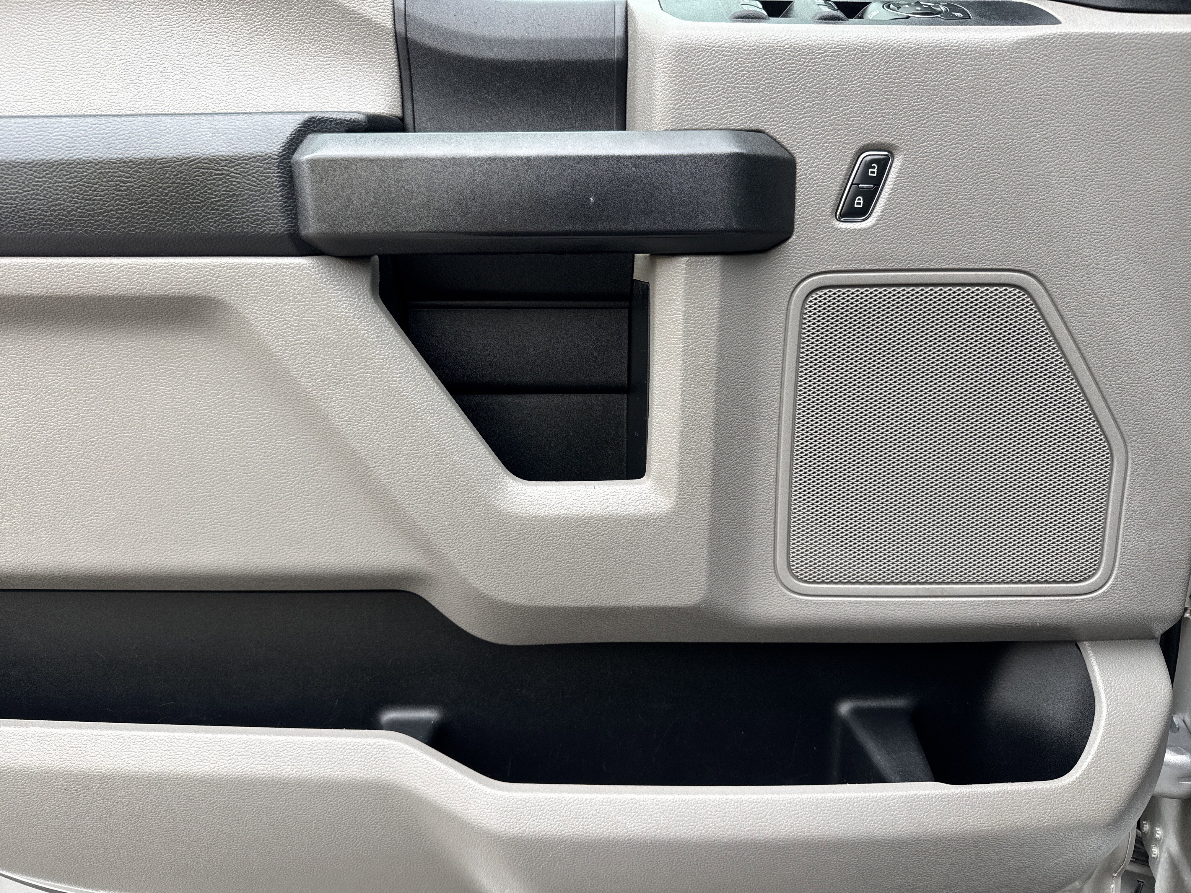 Used 2019 Ford F250 XL w/ STX Appearance Package image 14