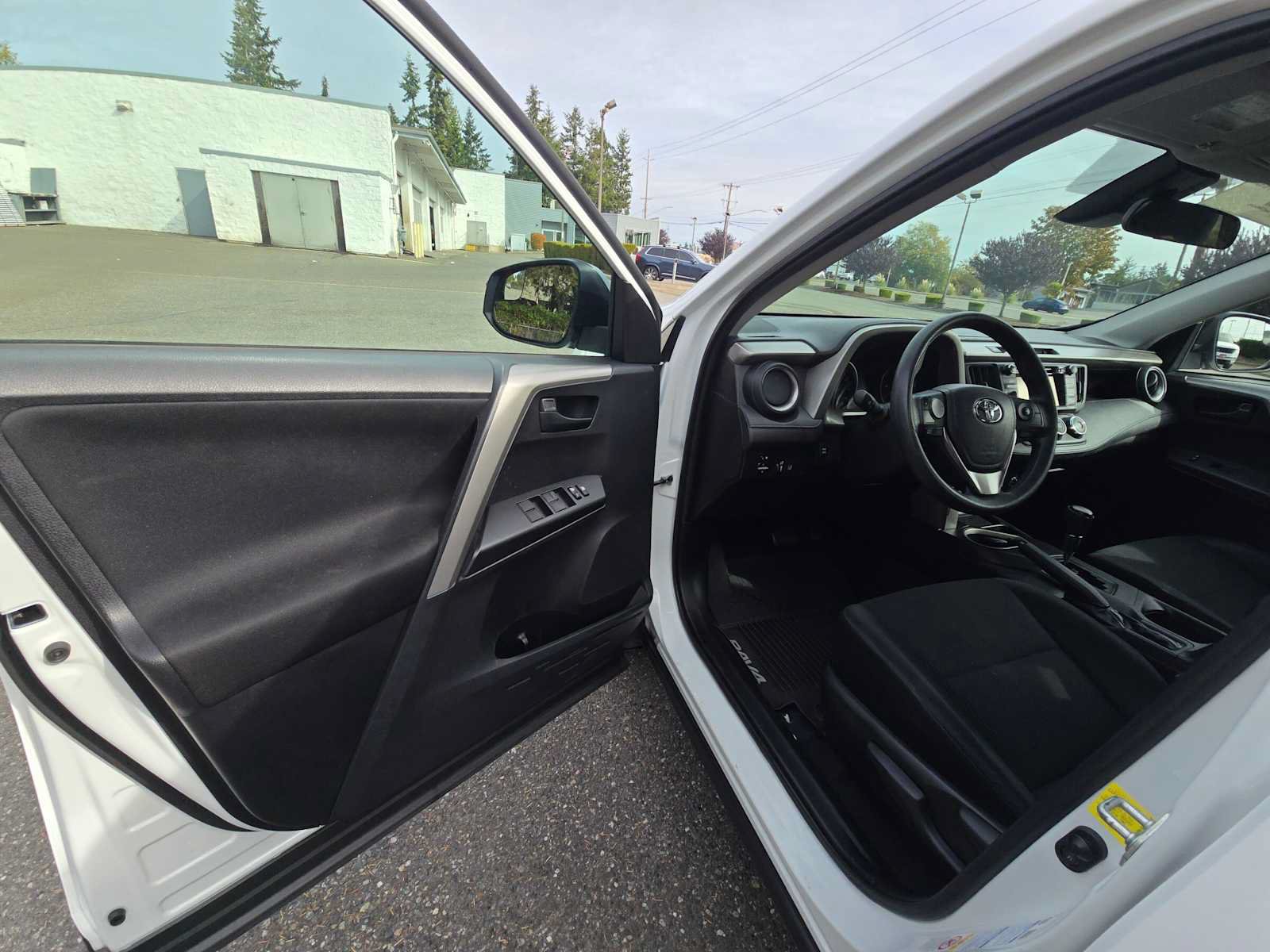 Used 2017 Toyota RAV4 LE w/ All Weather Liner Package AWD/4WD image 20