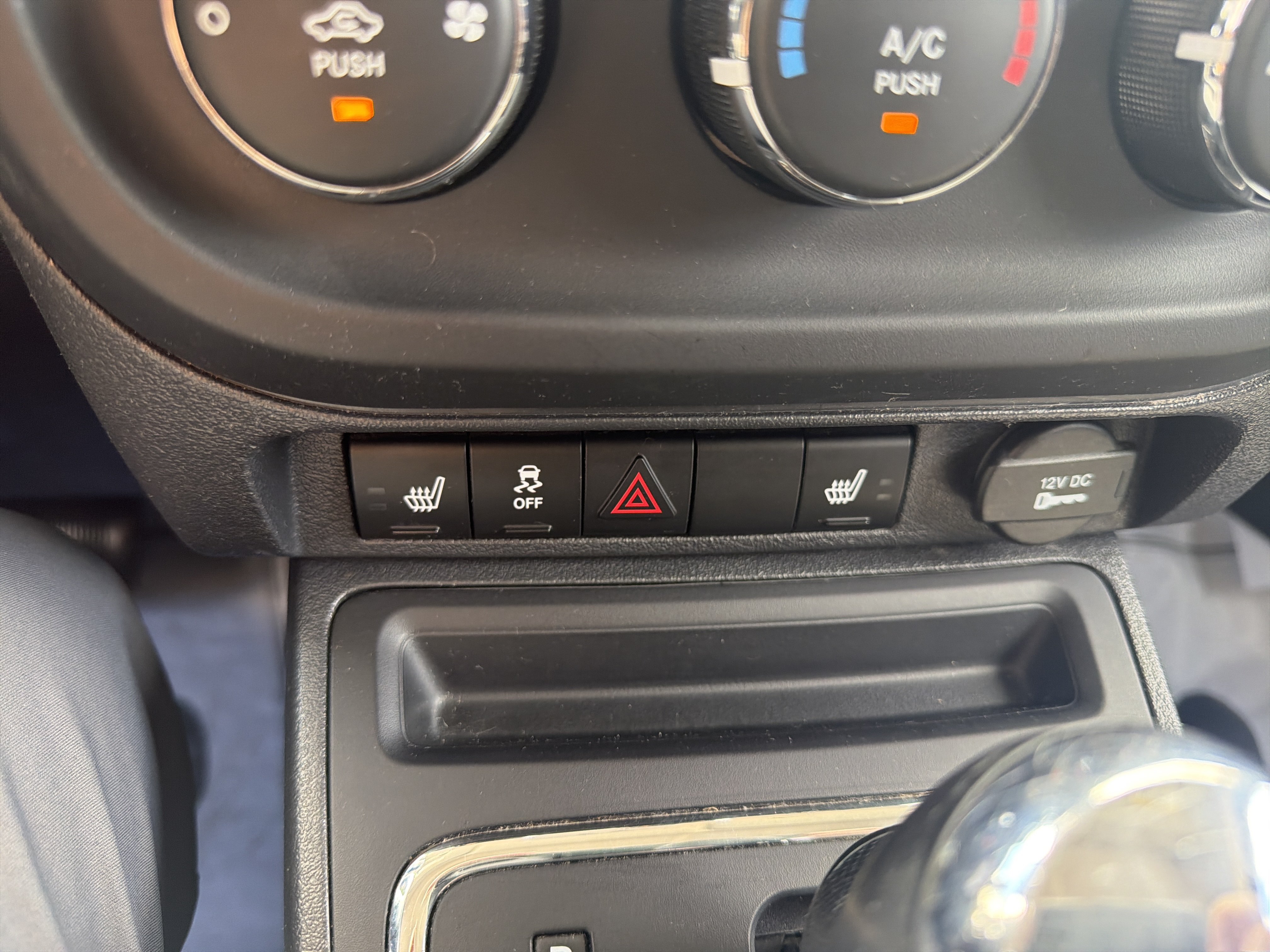 Used 2016 Jeep Patriot Latitude AWD/4WD image 3
