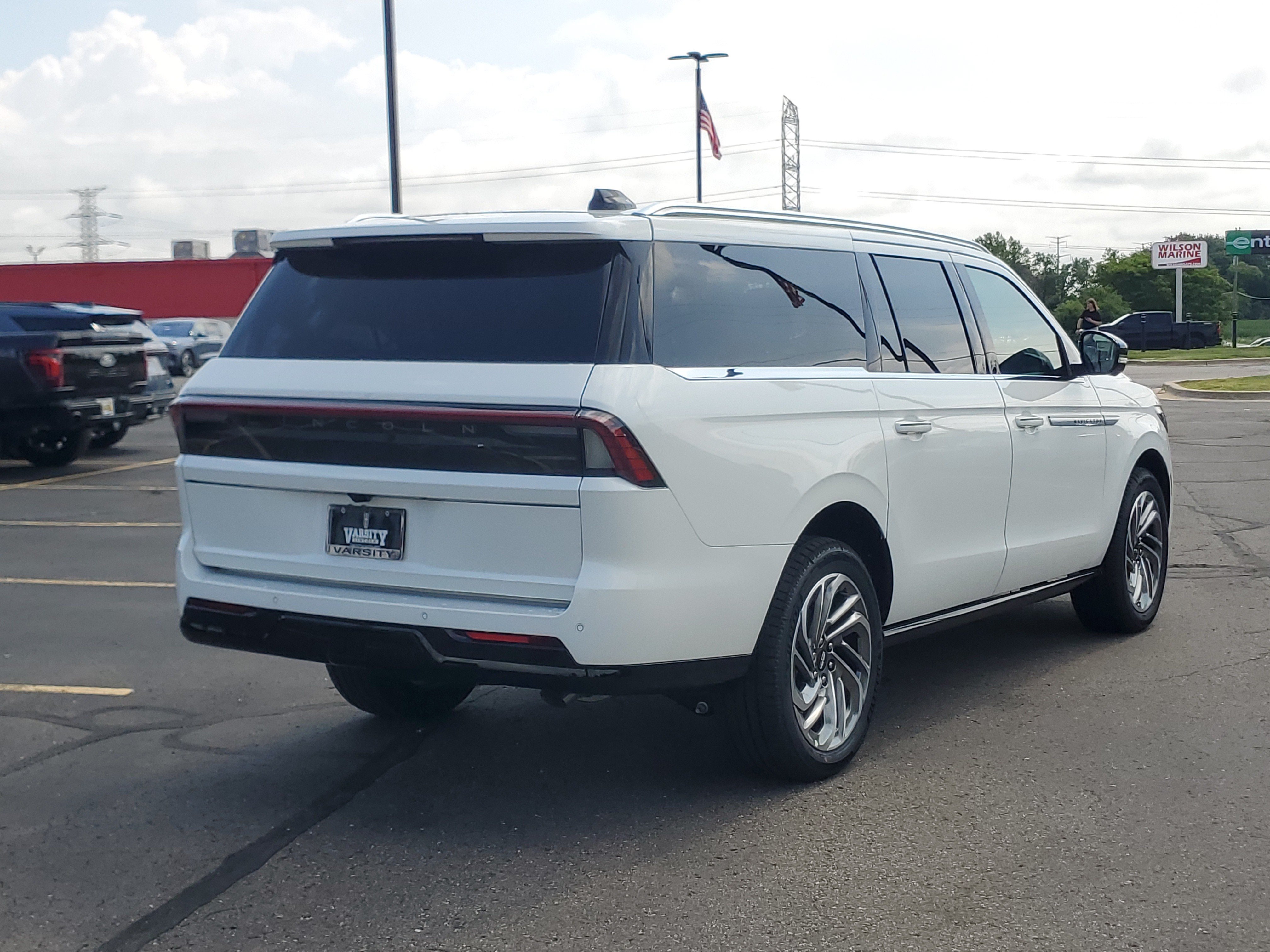 New 2027 Lincoln Navigator L Reserve AWD/4WD image 4