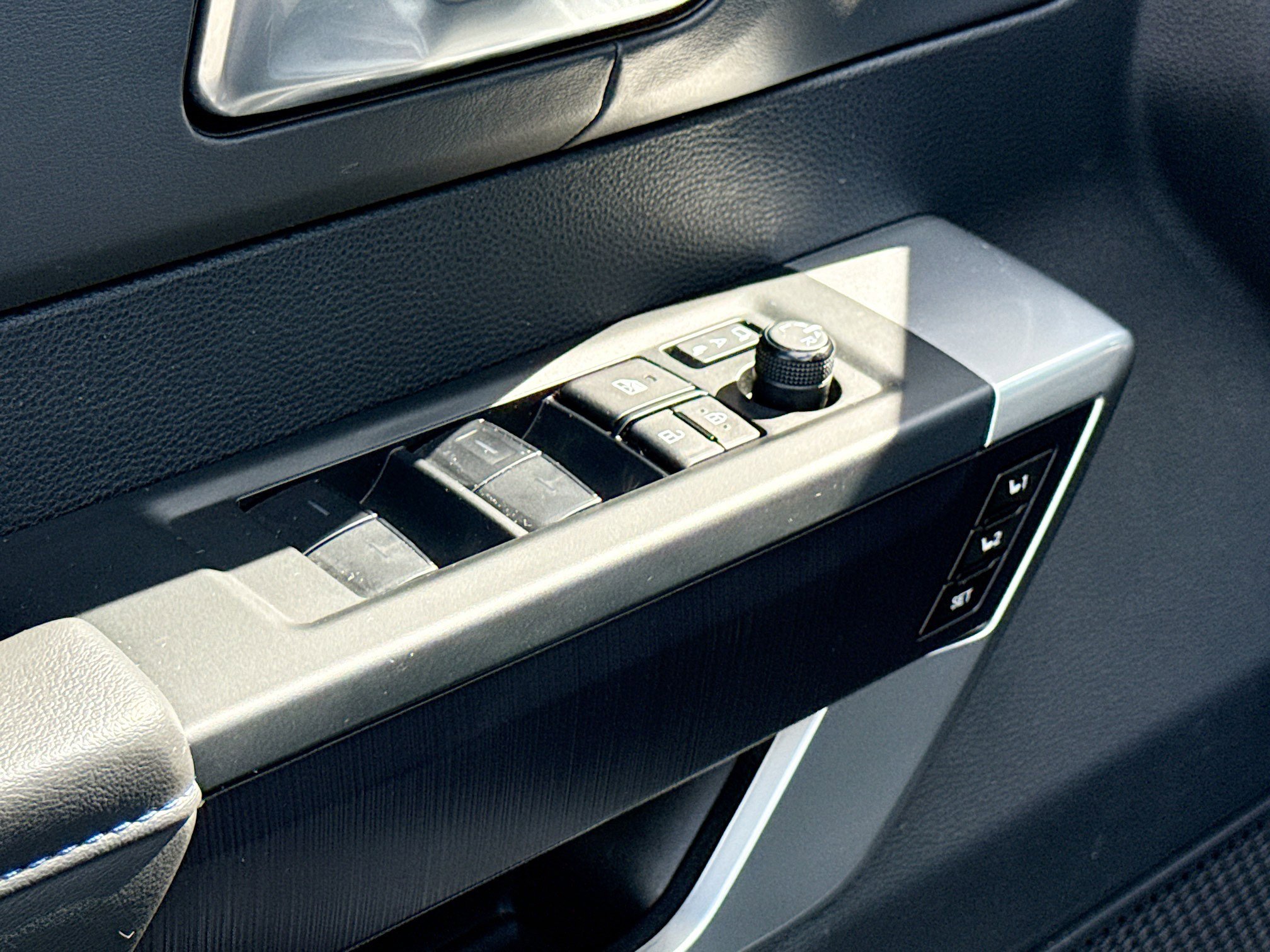 Used 2023 Toyota Sequoia Platinum image 8