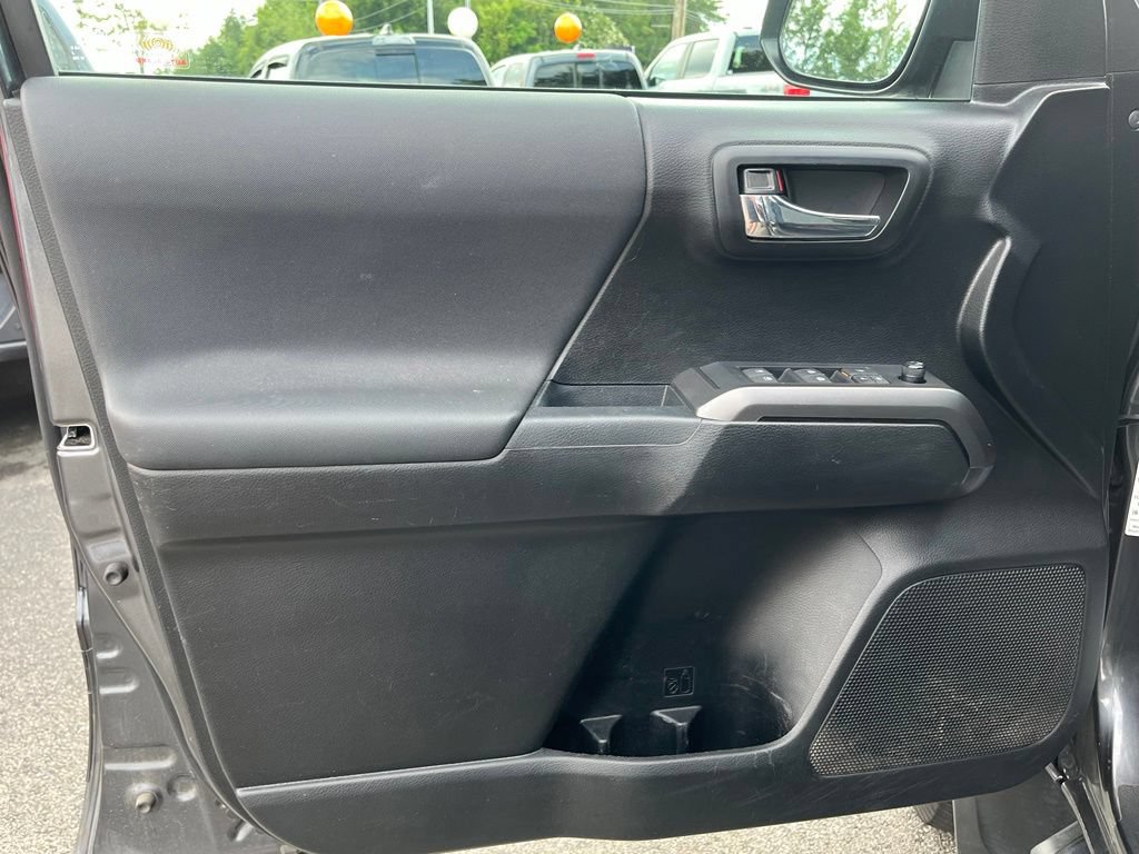 Used 2021 Toyota Tacoma TRD Sport AWD/4WD image 16