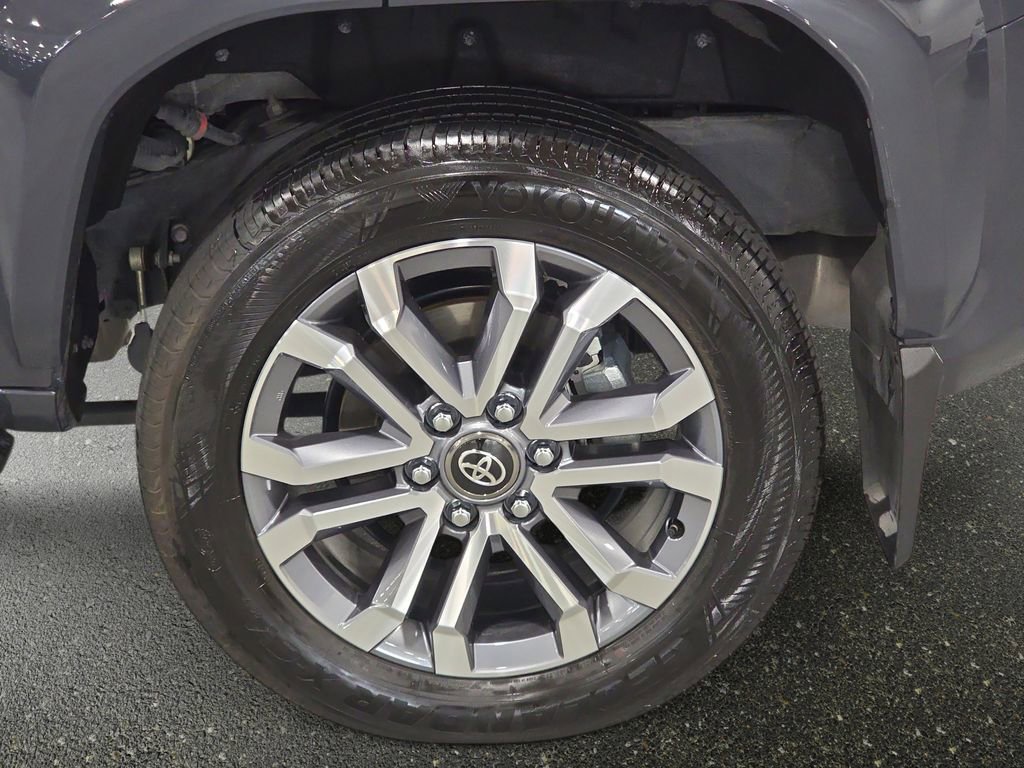 Used 2025 Toyota 4Runner Limited AWD/4WD image 30