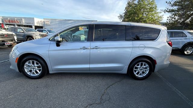 Used 2023 Chrysler Voyager LX image 7