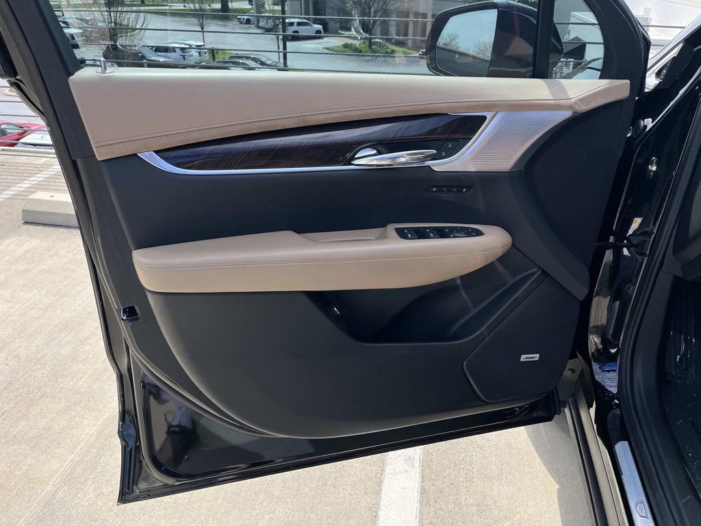 Certified 2025 Cadillac XT6 Premium Luxury w/ Platinum Package image 25
