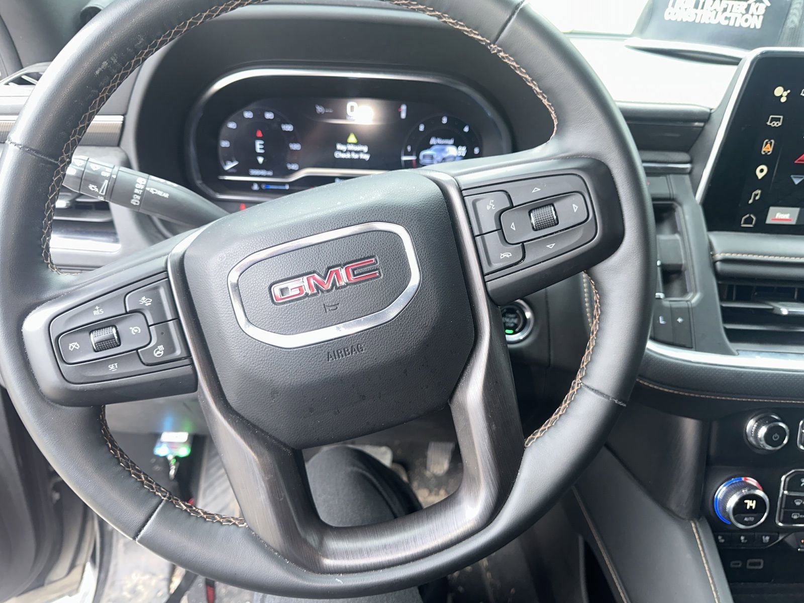 Used 2023 GMC Yukon AT4 AWD/4WD image 10