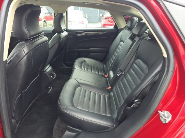 Used 2017 Ford Fusion SE w/ Fusion SE Technology Package FWD image 12