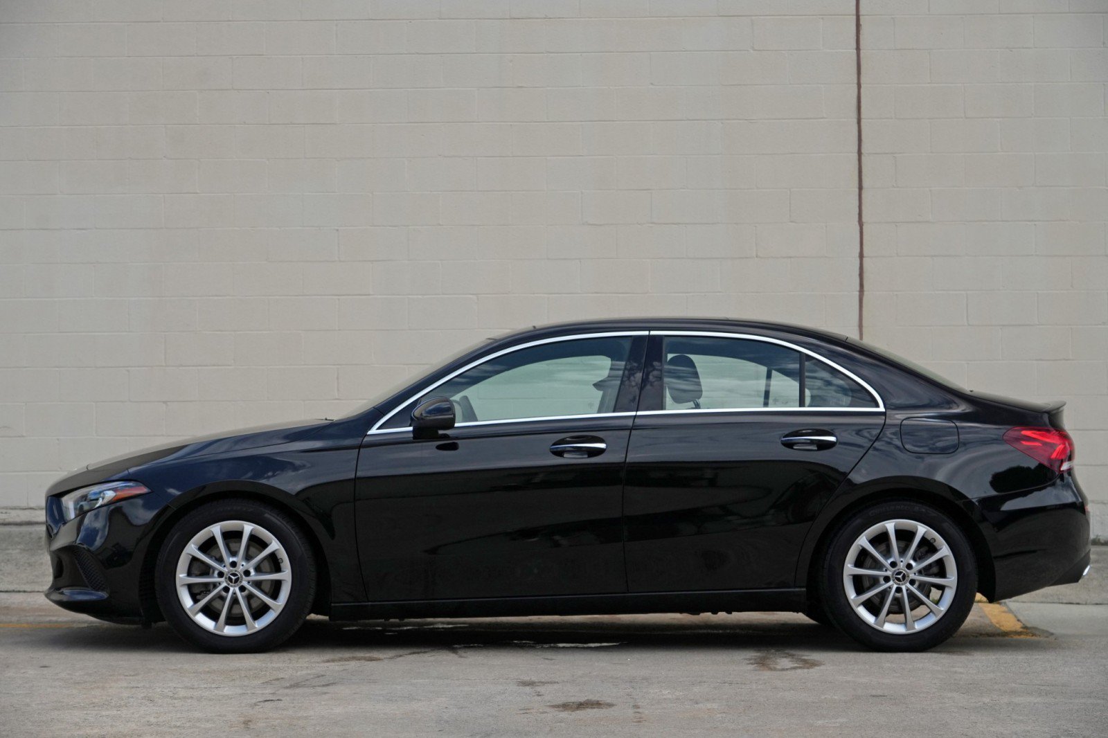 Used 2020 Mercedes-Benz A 220 w/ Premium Package image 8