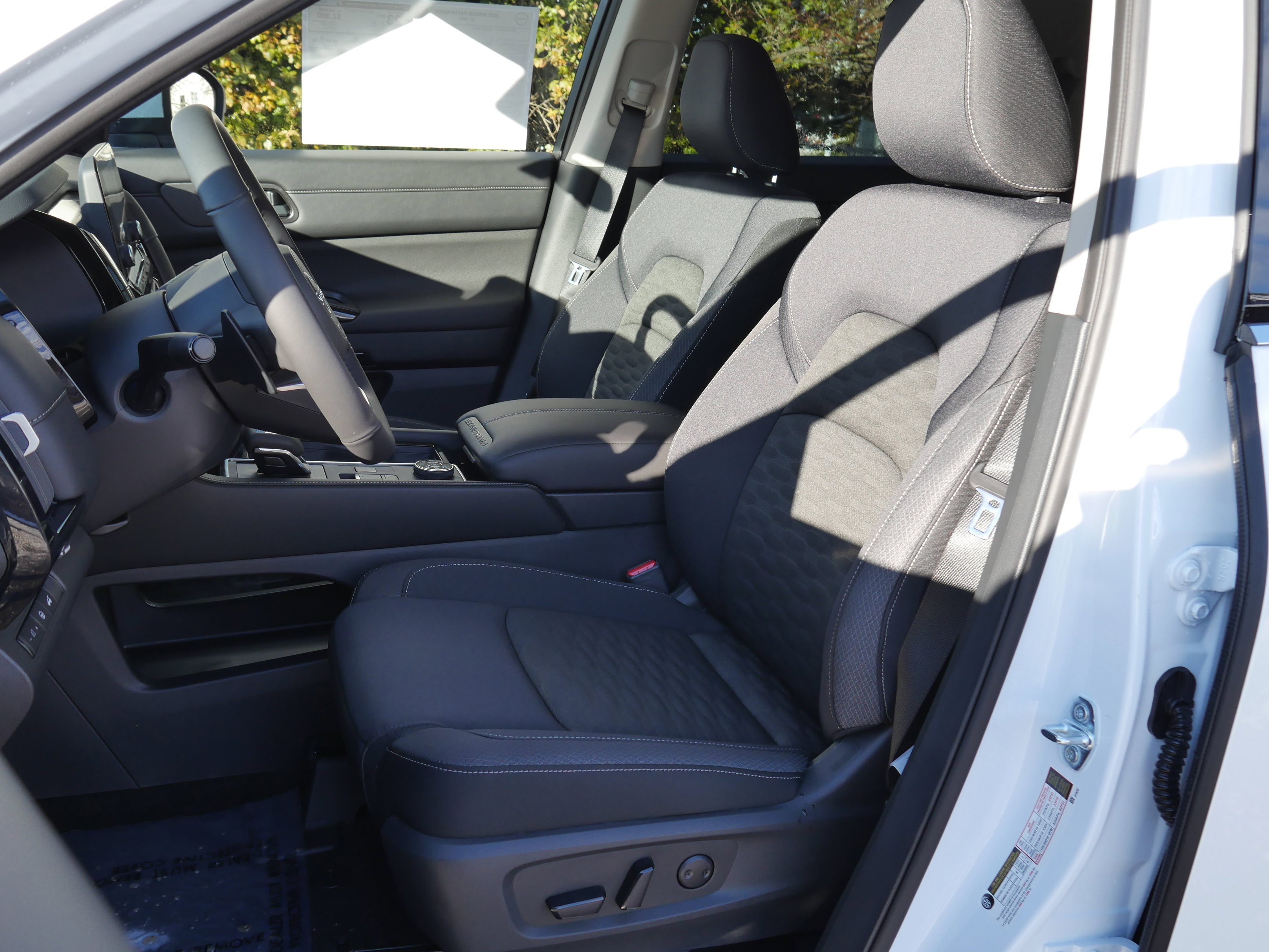 New 2025 Nissan Pathfinder SV image 31