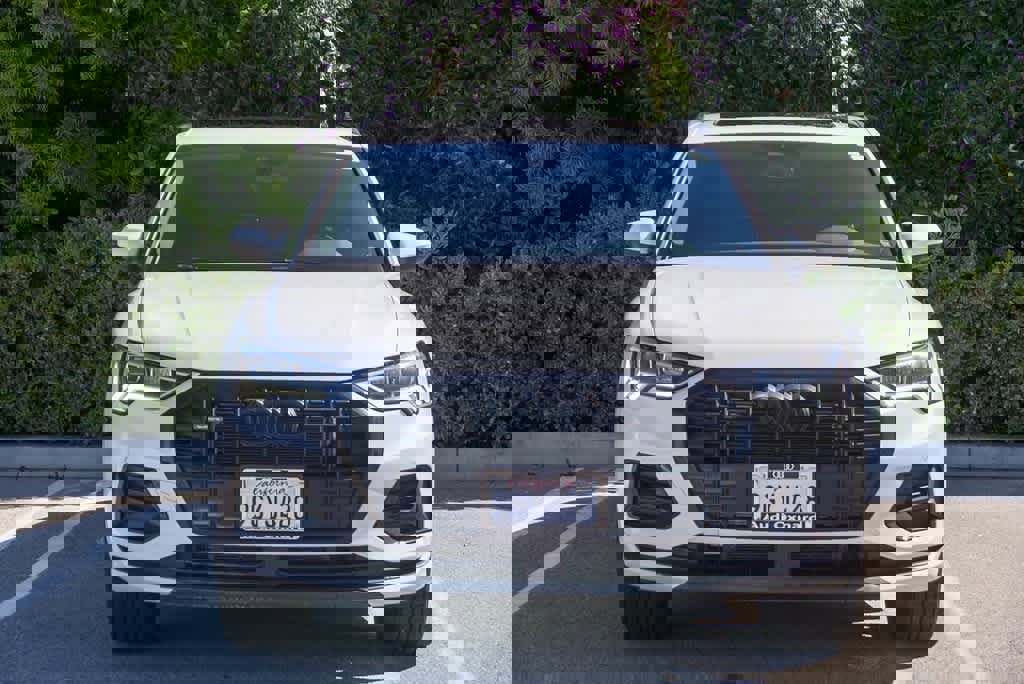 Used 2023 Audi Q3 2.0T Premium w/ Convenience Package image 2