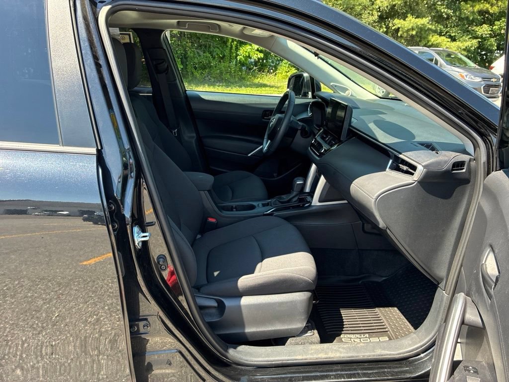 Used 2024 Toyota Corolla Cross LE w/ Moonroof Package AWD/4WD image 33