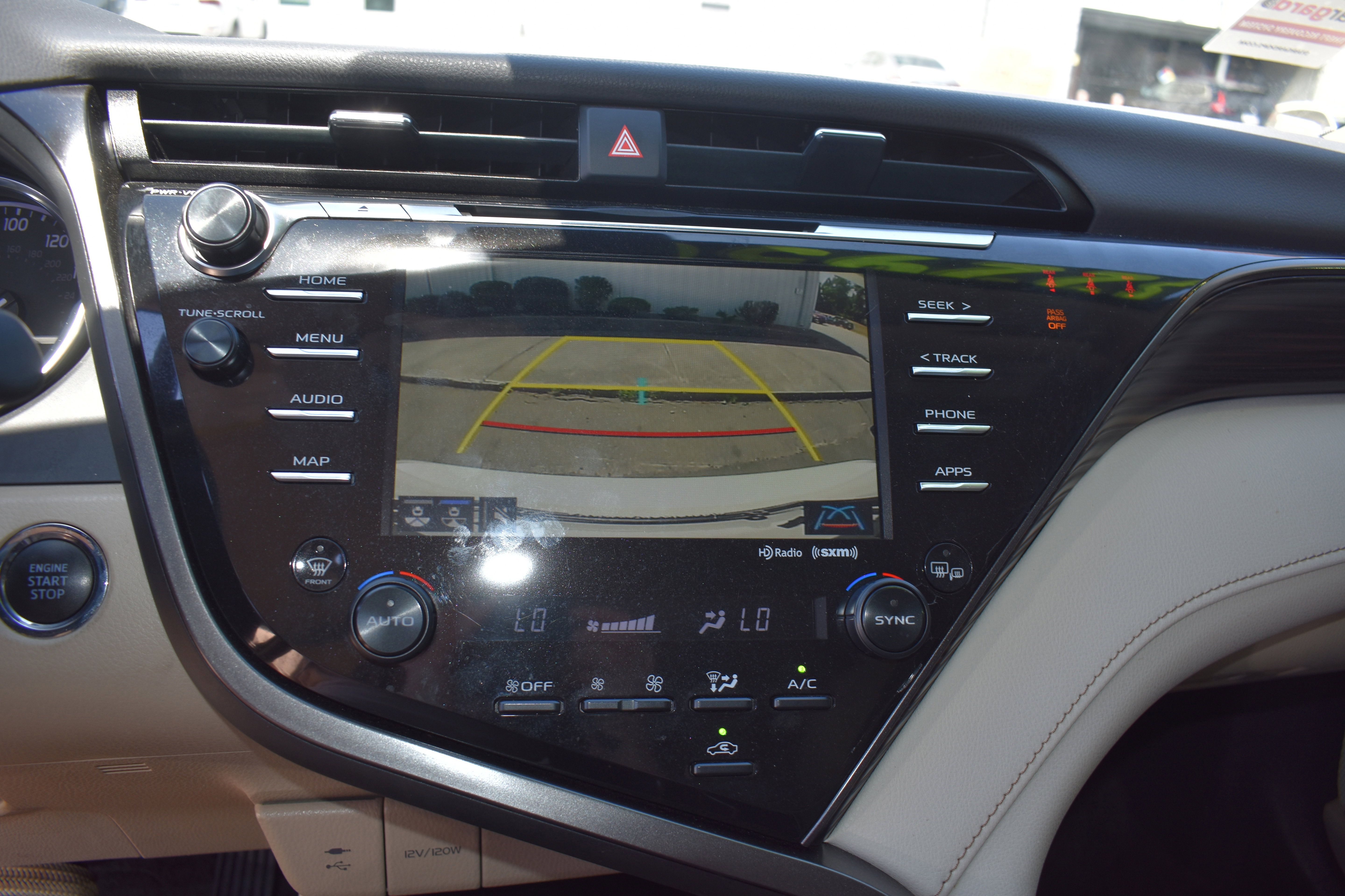 Used 2019 Toyota Camry XLE FWD image 19