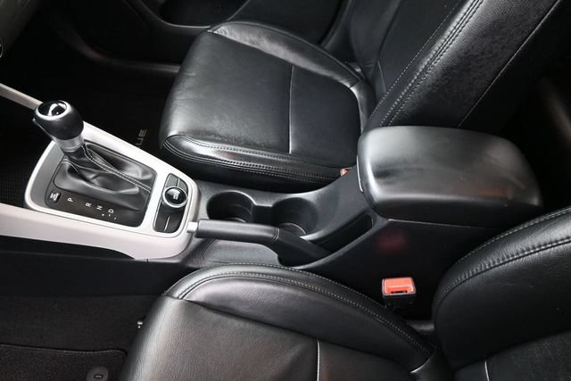 Used 2024 Hyundai Venue SEL FWD image 19