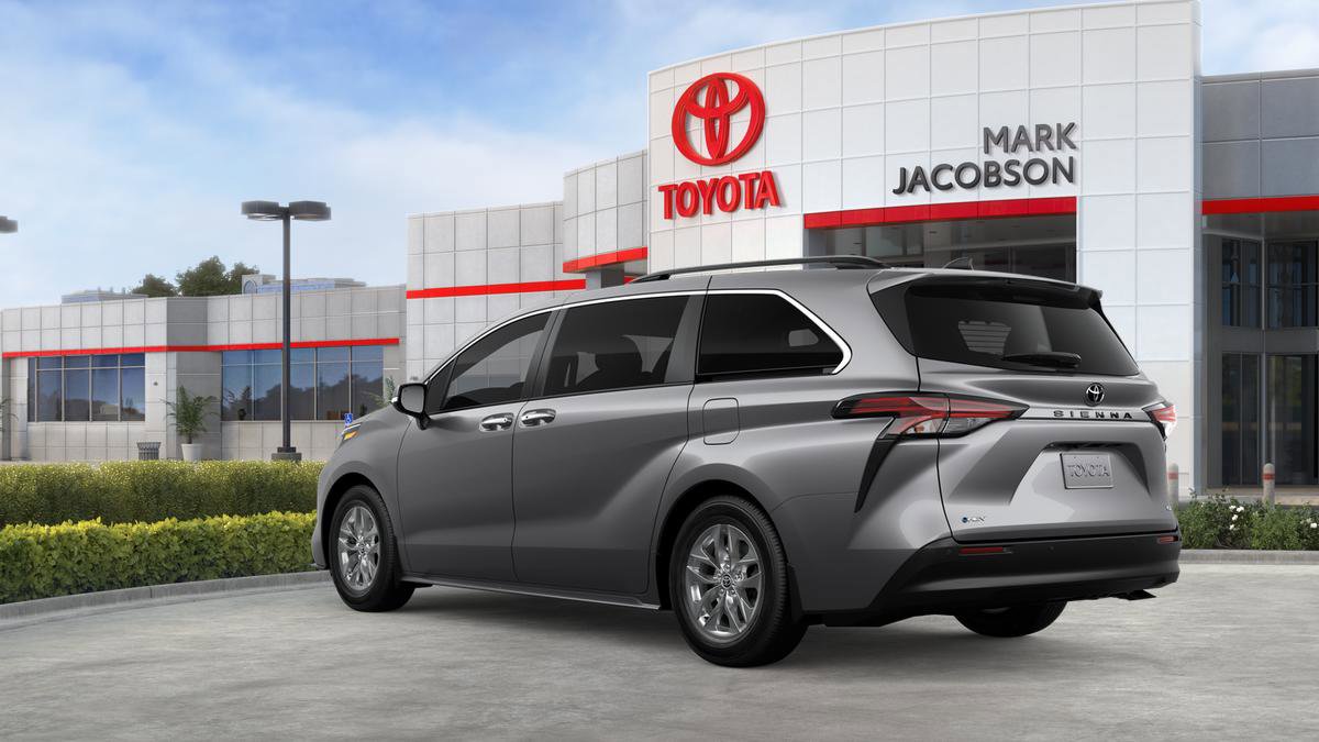 New 2026 Toyota Sienna XLE image 28