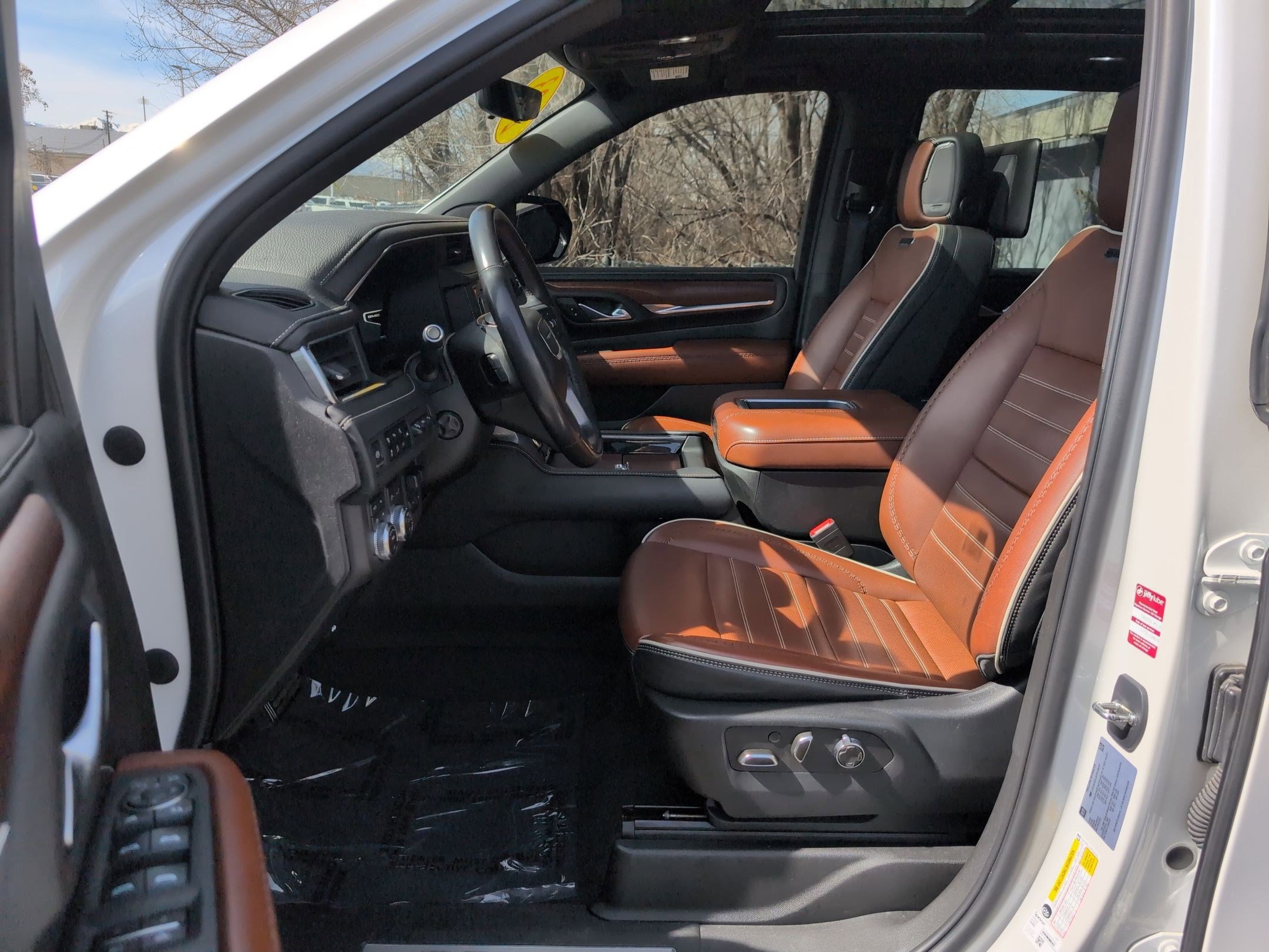 Used 2023 GMC Yukon Denali Ultimate AWD/4WD image 26