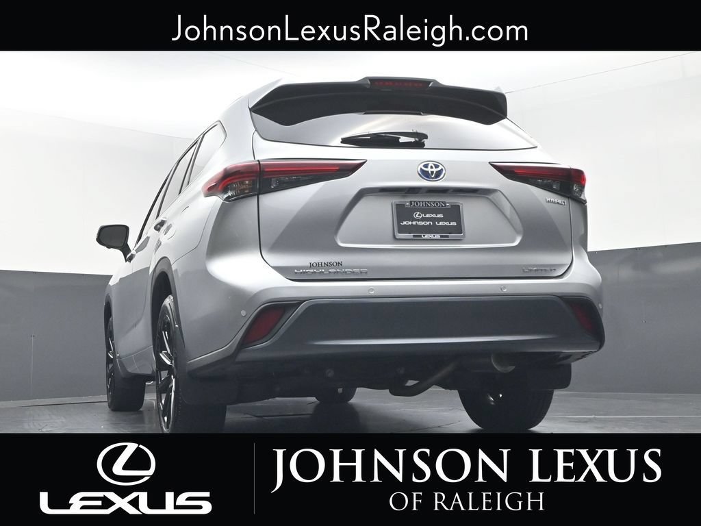 Used 2024 Toyota Highlander Limited AWD/4WD image 18