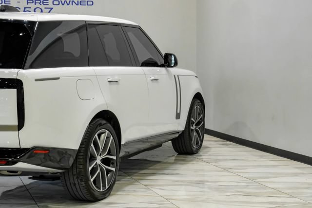 Used 2025 Land Rover Range Rover SE AWD/4WD image 12