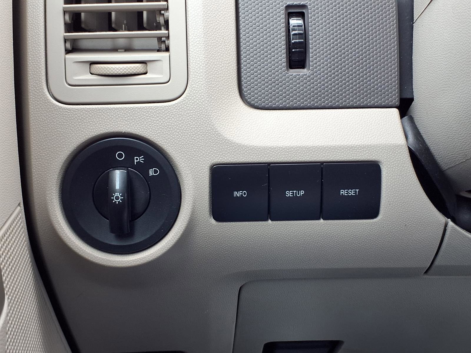 Used 2011 Ford Escape XLS w/ 101A Rapid Spec Order Code FWD image 16