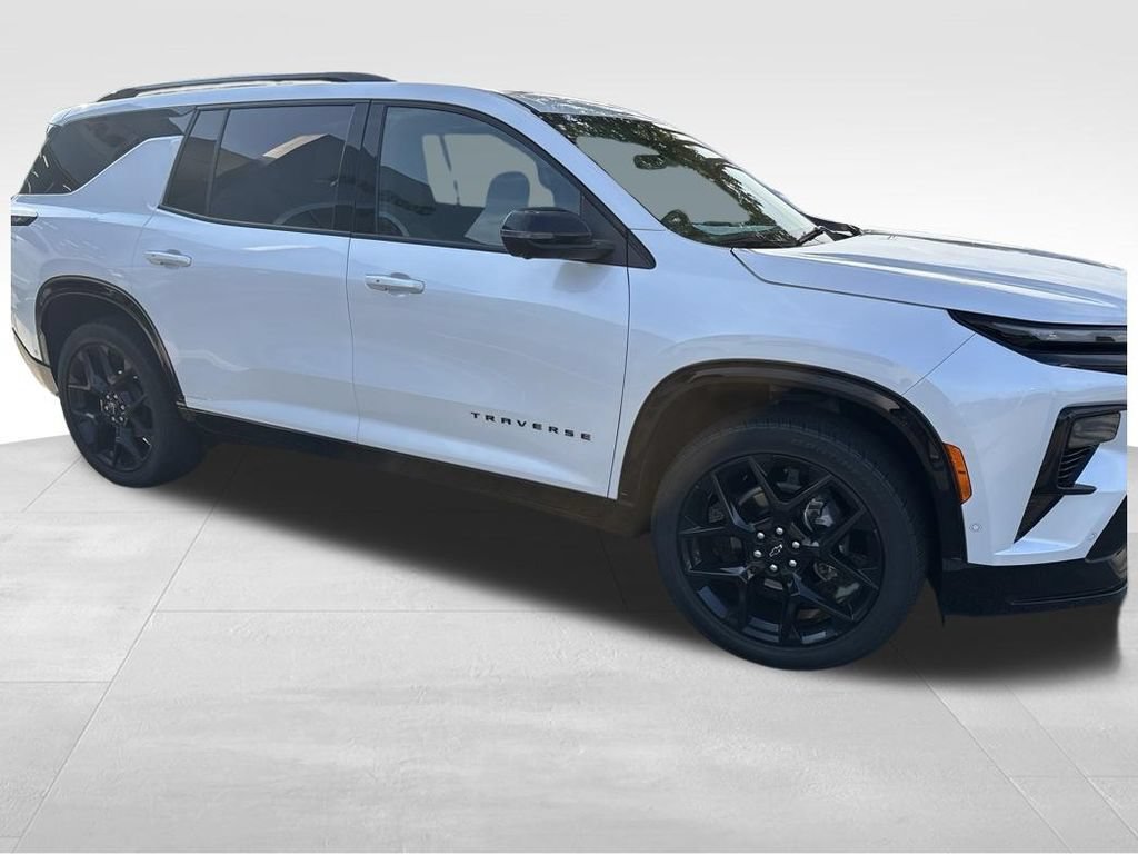 Used 2024 Chevrolet Traverse RS w/ LPO, Floor Liner Package FWD image 2