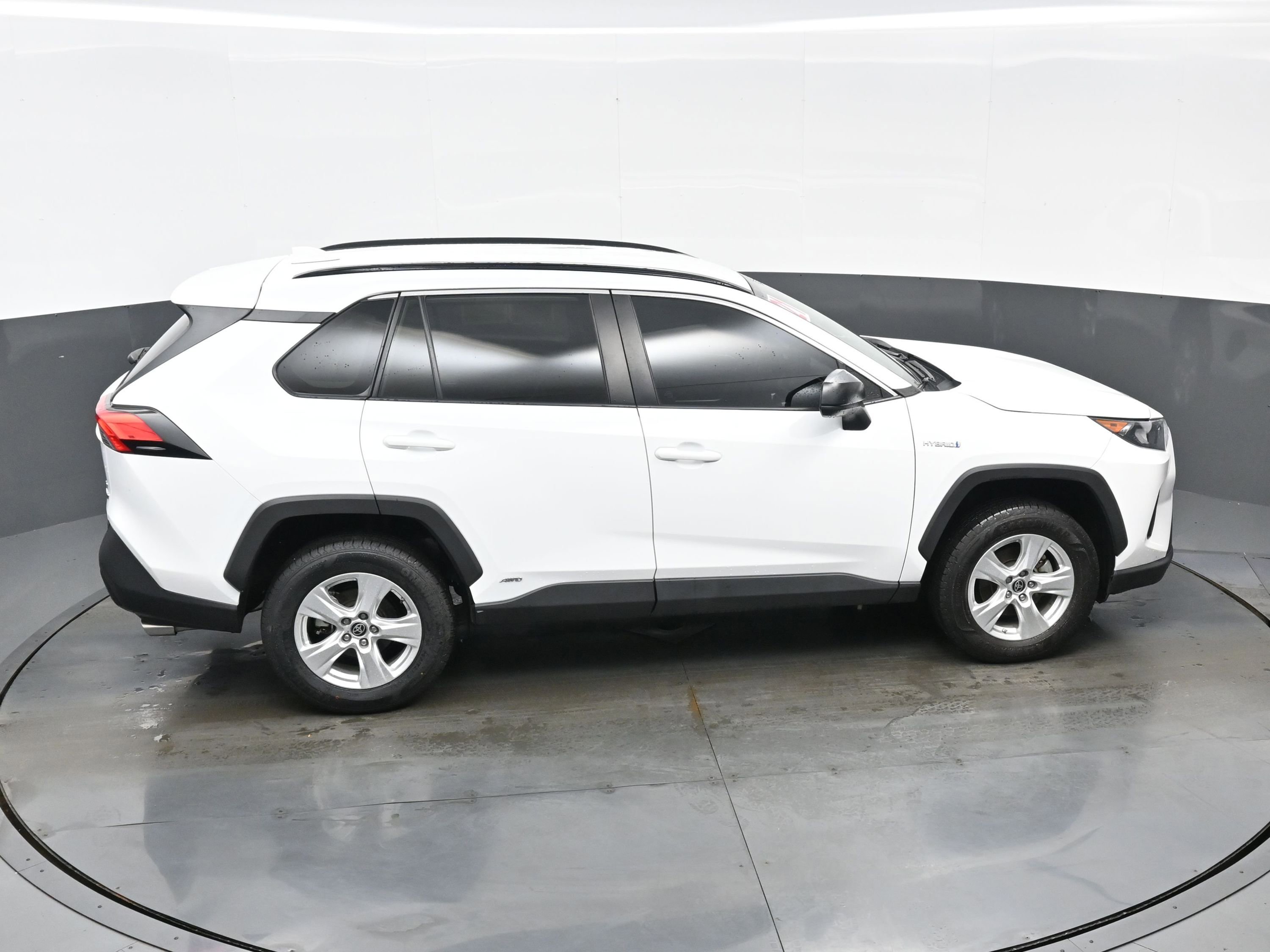Used 2021 Toyota RAV4 LE AWD/4WD image 39