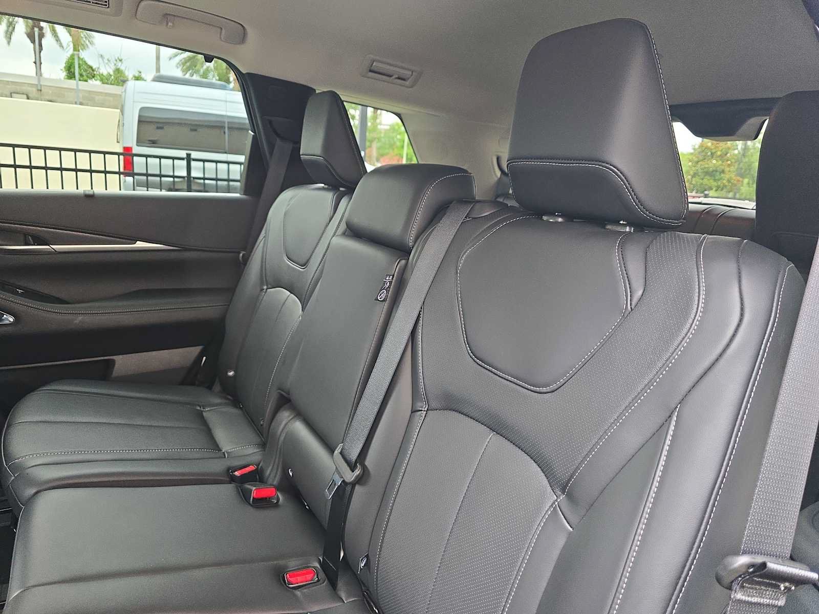Certified 2025 INFINITI QX60 Sensory w/ Vision Package AWD/4WD image 15