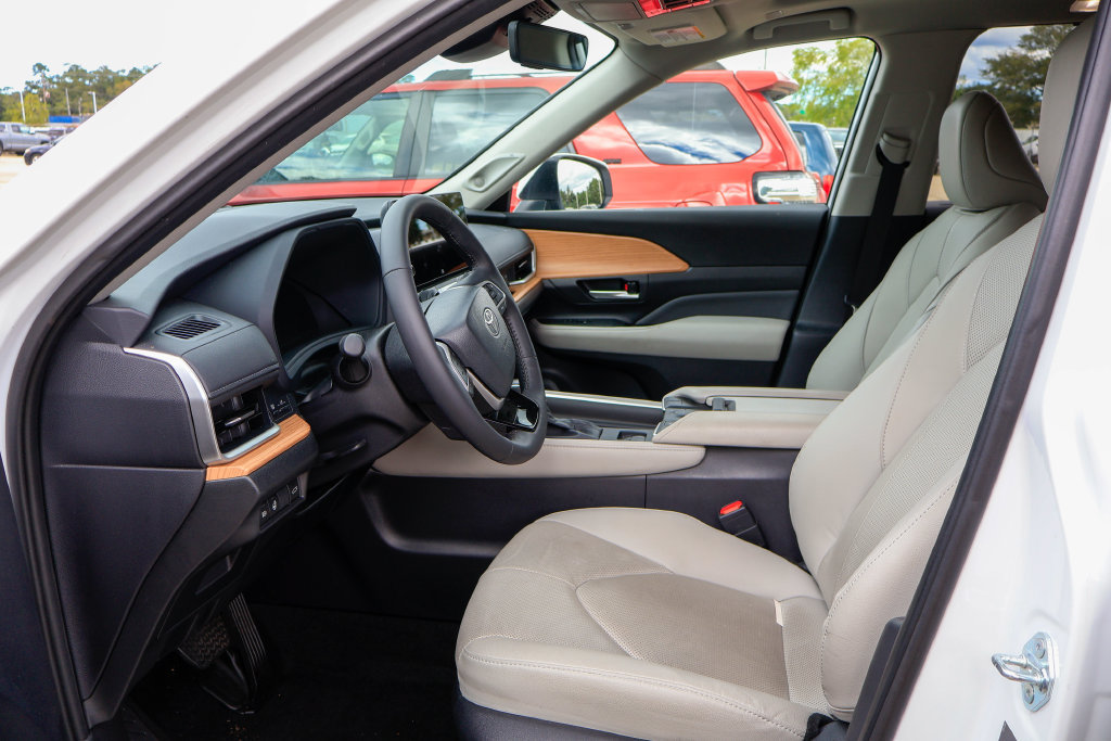 Used 2026 Toyota Grand Highlander FWD image 10