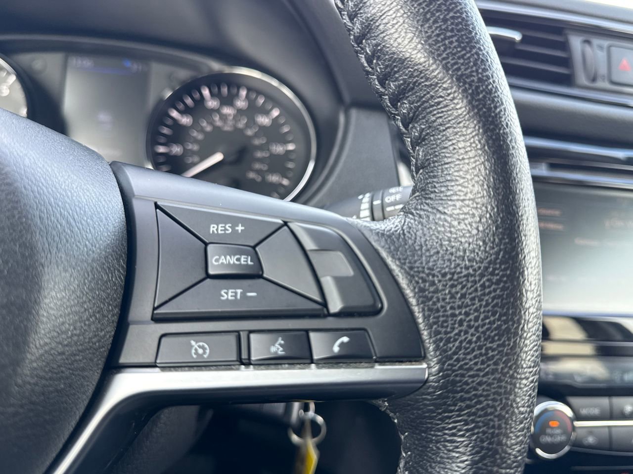 Used 2020 Nissan Rogue S image 26