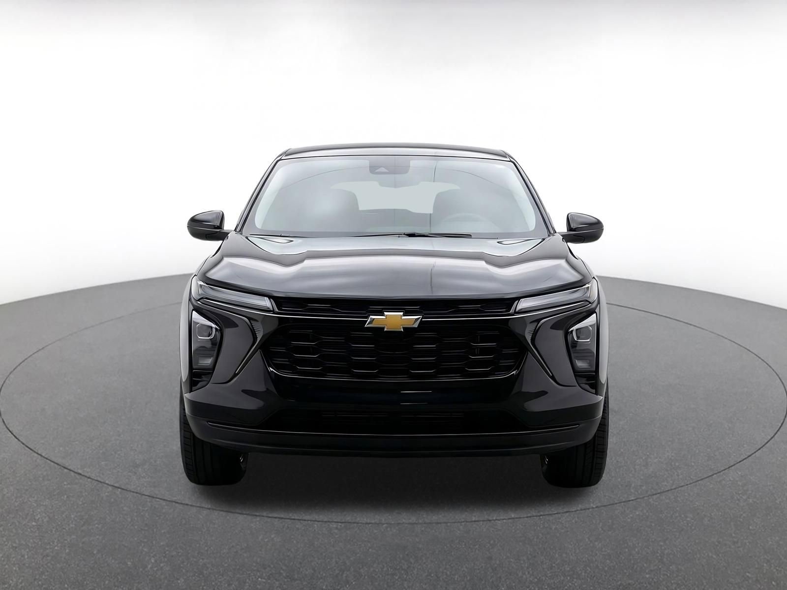 Used 2025 Chevrolet Blazer LT FWD image 2