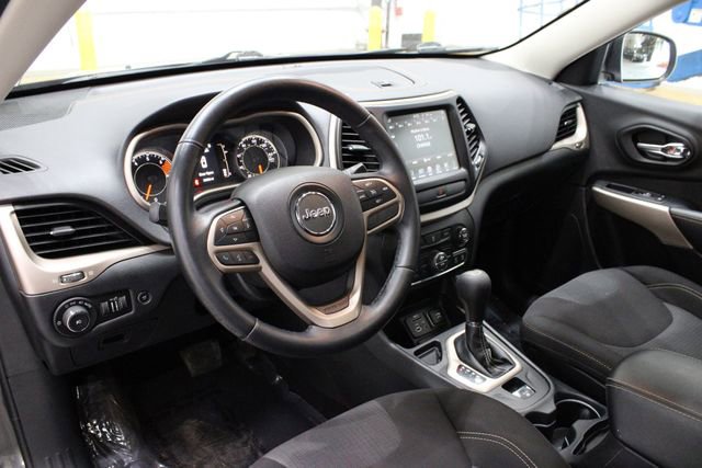 Used 2017 Jeep Cherokee Latitude w/ Comfort/Convenience Group image 23