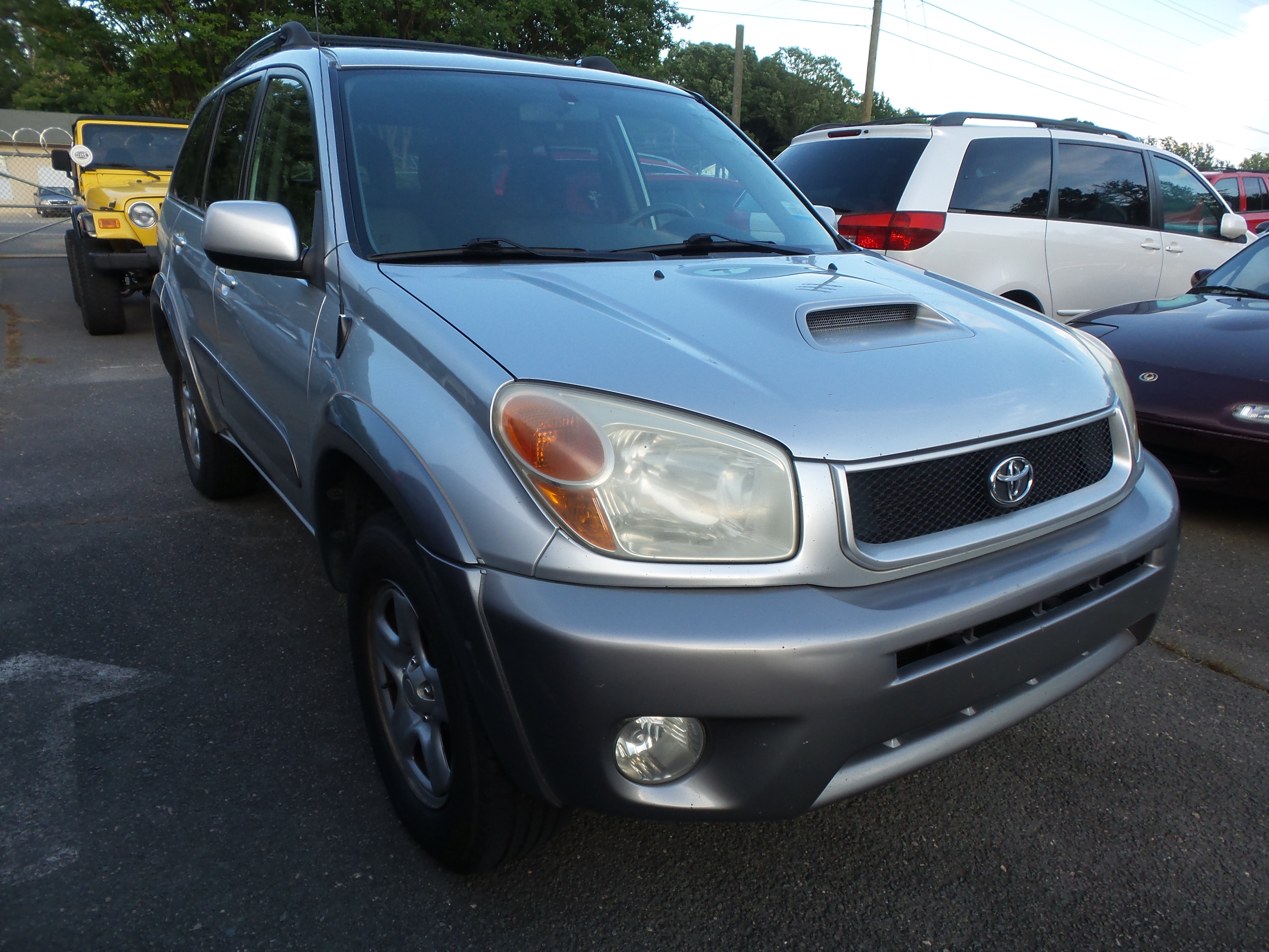 Used 2005 Toyota RAV4 4WD image 2